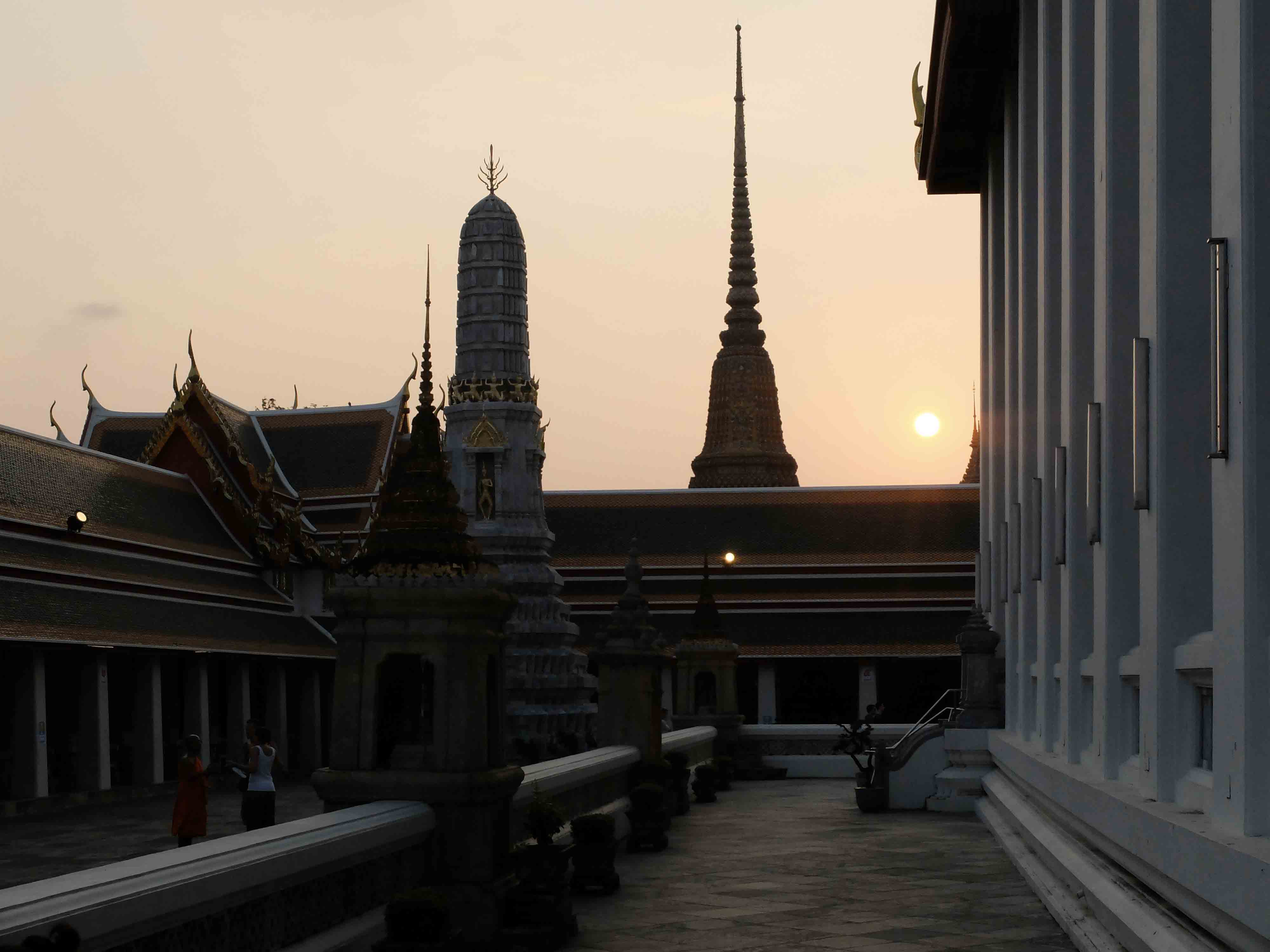 Coucher-de-soleil-Wat-Pho-Bangkok-Thailande.jpg