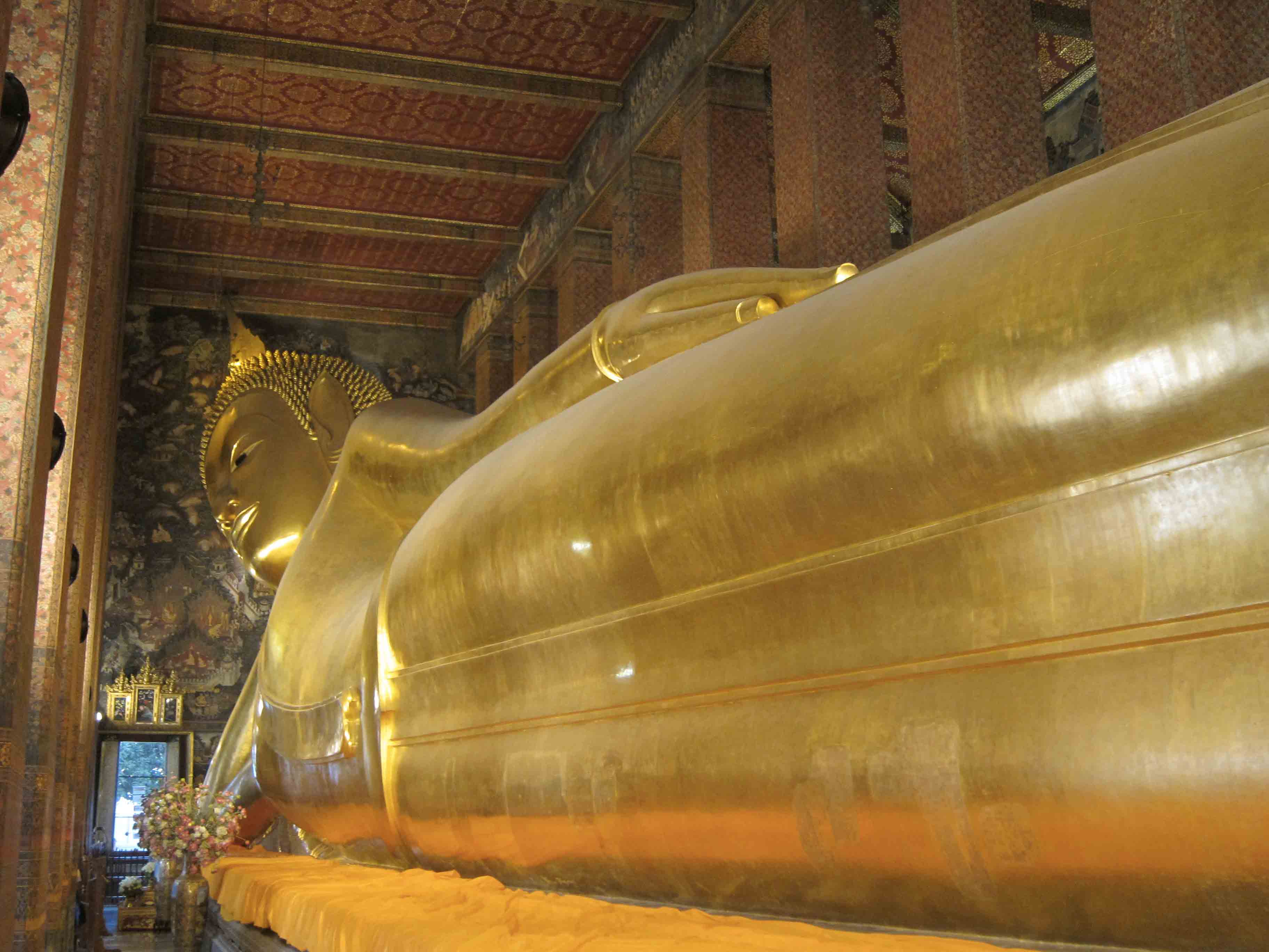 Reclining-bouddha-Wat-Pho-Bangkok-Thailande-2.jpg